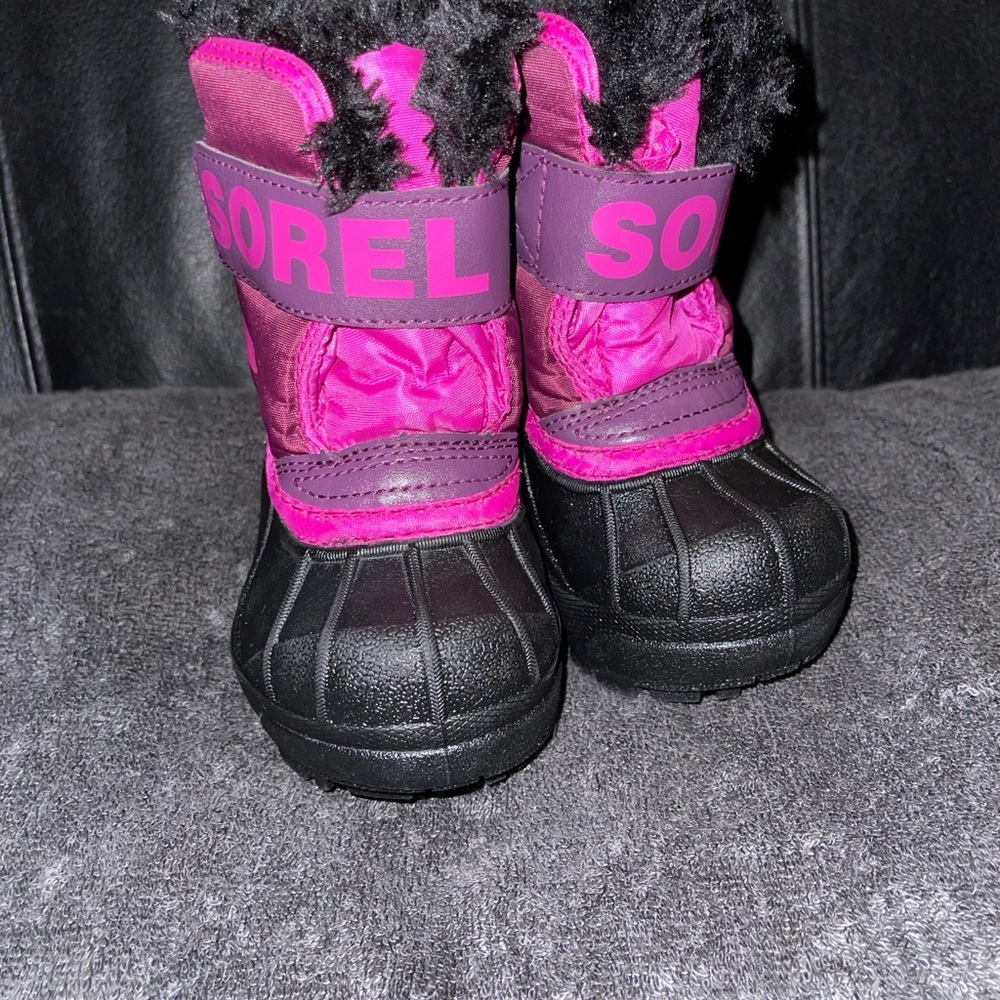 Sorel Fuchsia and Black Snow Boots Size 4